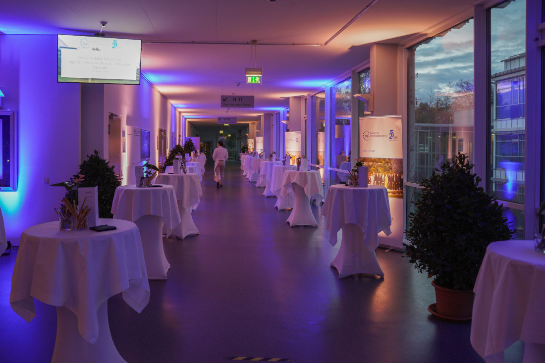 Festliche Stimmung im Foyer der Fakultät