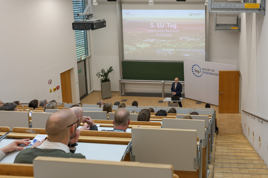 Feierliche Begrüßung durch den Dekan Prof. Dr.-Ing. Stephan Tremmel.