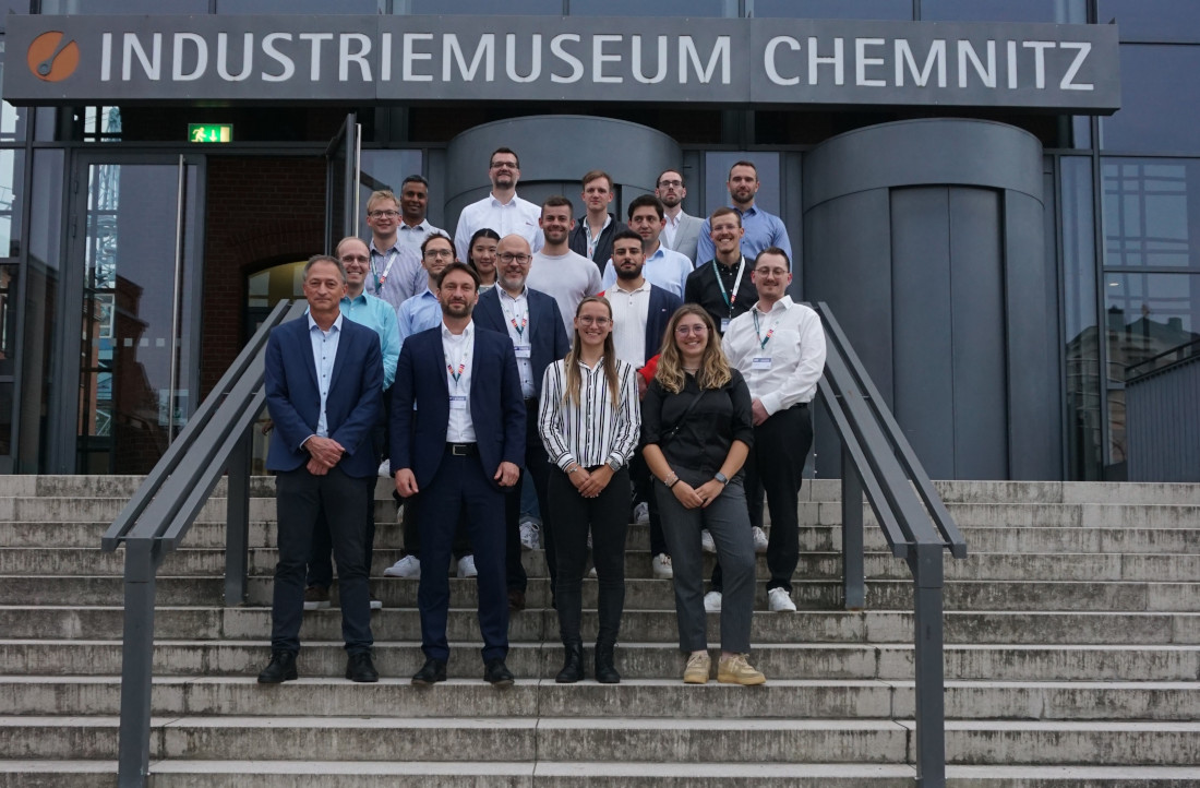 Die Teilnehmenden des KT-Kolloquiums vor dem Industriemuseum Chemnitz