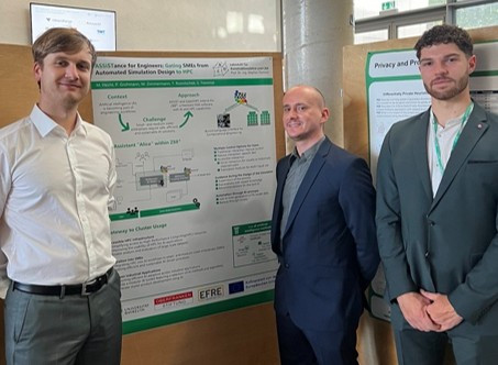 Mitarbeiter des LSCAD präsentieren ihr Projektposter